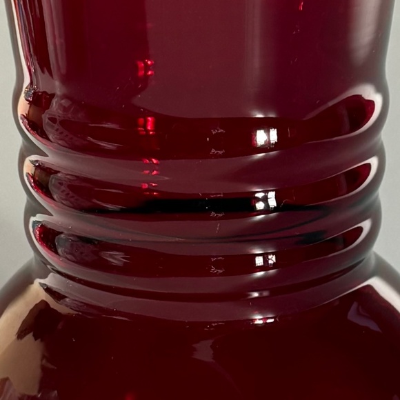 VTG ANCHOR HOCKING Royal Ruby Ribbed Neck Vase - Picture 2 of 7